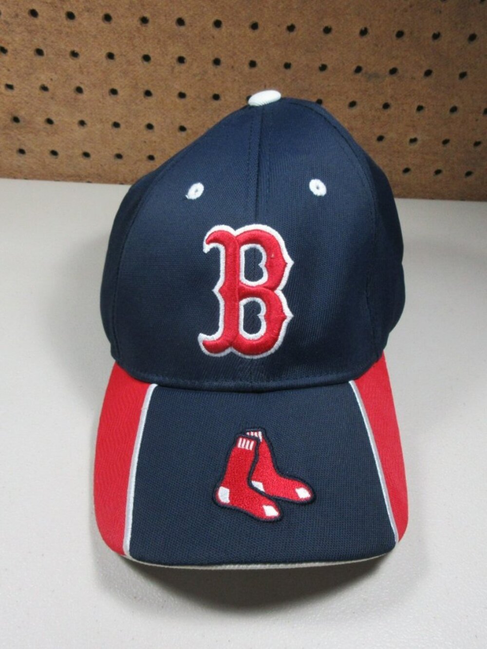 Fan Favorite mens Boston Redsox embossed logos strapback nylon hat OS EUC